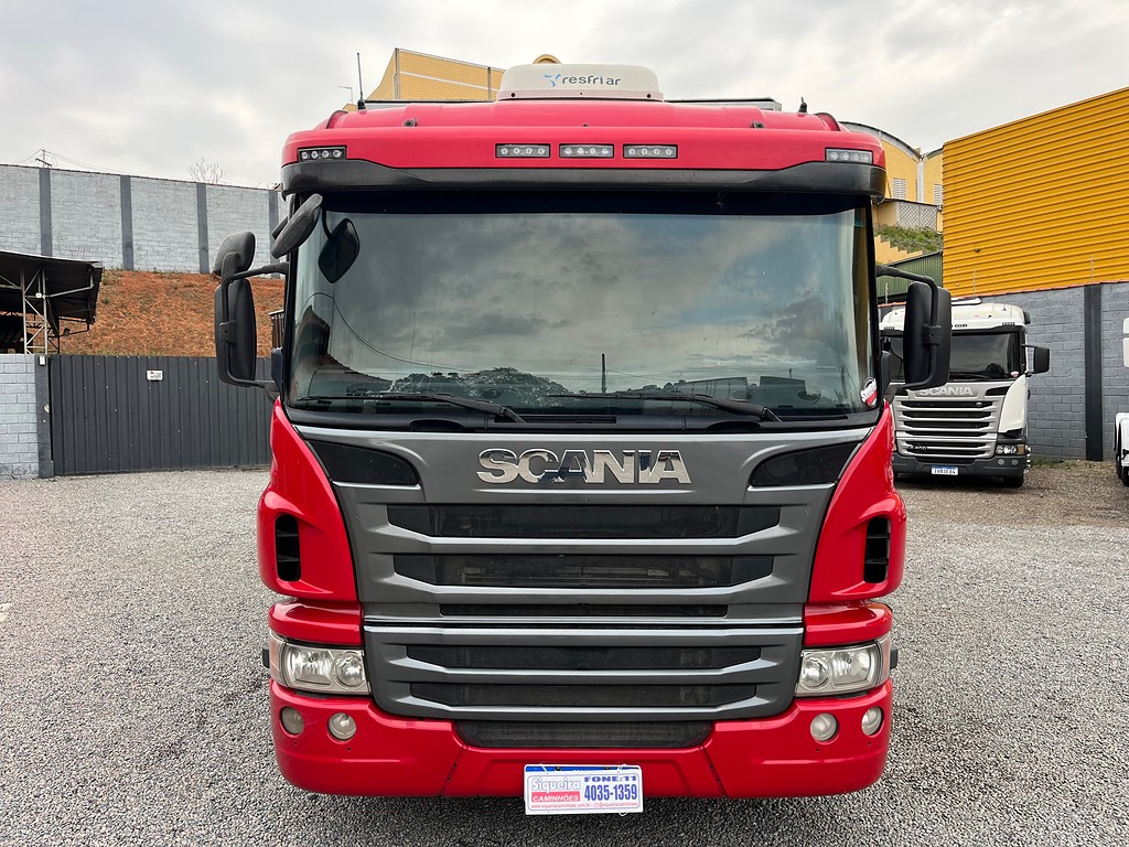 Caminhão SCANIA 310 Baú Furgão ANO 2014 de Siqueira Caminhões em São Paulo