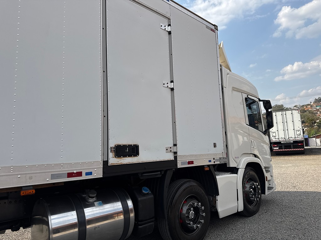 Caminhão SCANIA P360 Aves Vivas ANO 2021 de Siqueira Caminhões em São Paulo