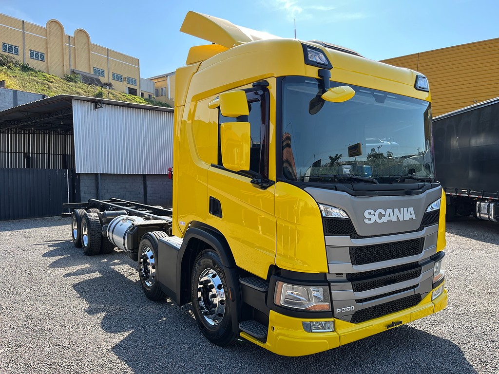 Caminhão SCANIA P360 Chassis ANO 2022 de Siqueira Caminhões em São Paulo