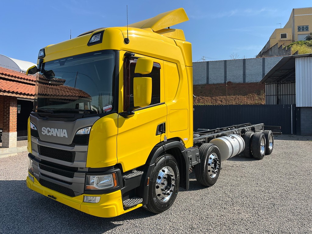 Caminhão SCANIA P360 Chassis ANO 2022 de Siqueira Caminhões em São Paulo