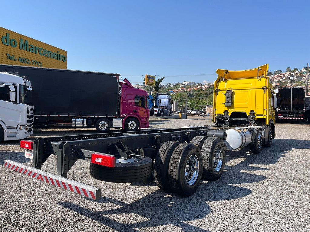 Caminhão SCANIA P360 Chassis ANO 2022 de Siqueira Caminhões em São Paulo