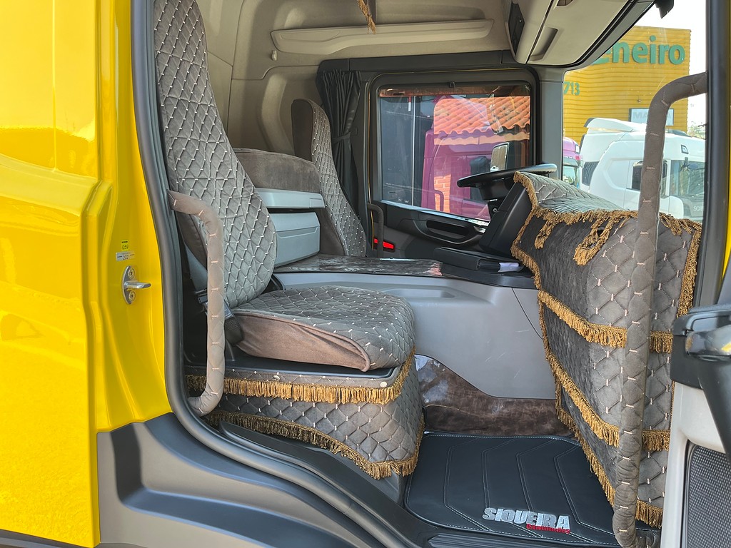 Caminhão SCANIA P360 Chassis ANO 2022 de Siqueira Caminhões em São Paulo