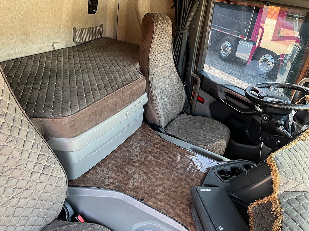 Caminhão SCANIA P360 Chassis ANO 2022 de Siqueira Caminhões em São Paulo