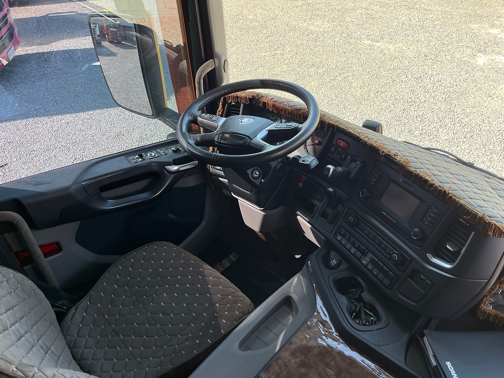 Caminhão SCANIA P360 Chassis ANO 2022 de Siqueira Caminhões em São Paulo