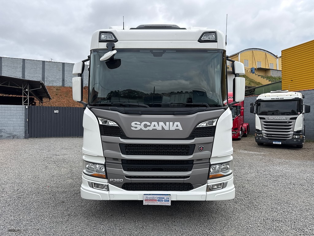 Caminhão SCANIA P360 Chassis ANO 2021 de Siqueira Caminhões em São Paulo