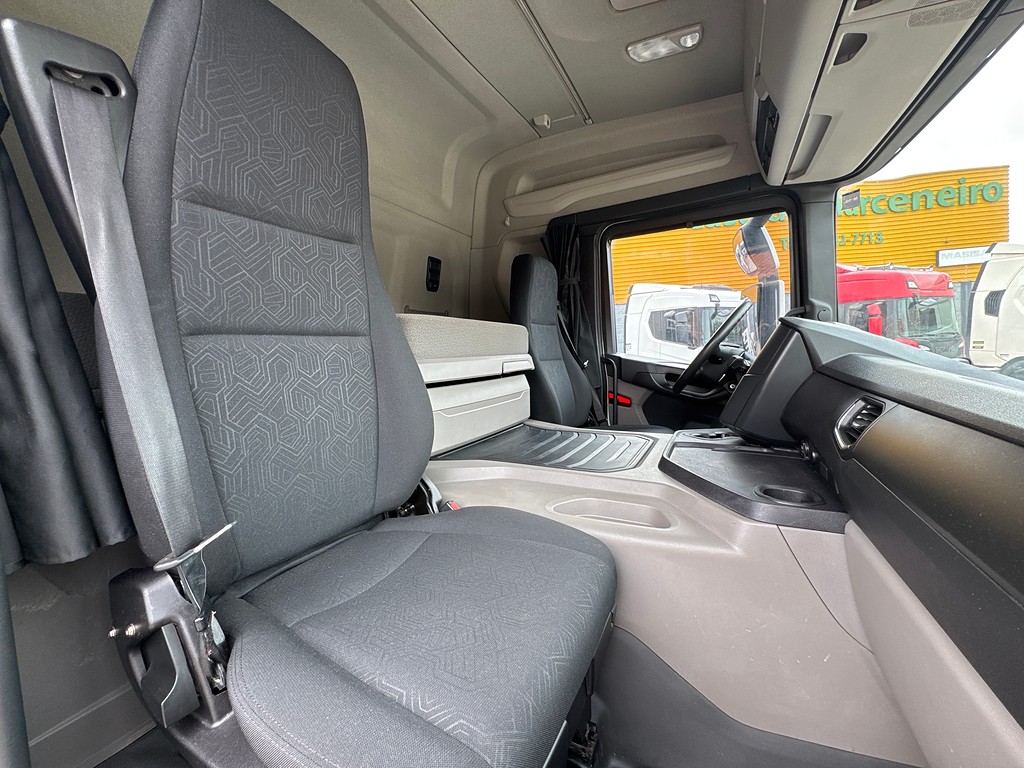 Caminhão SCANIA P360 Chassis ANO 2021 de Siqueira Caminhões em São Paulo