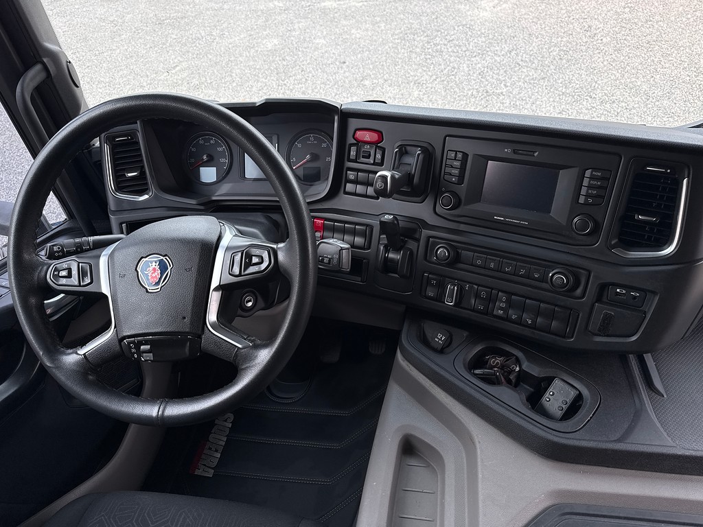 Caminhão SCANIA P360 Chassis ANO 2021 de Siqueira Caminhões em São Paulo