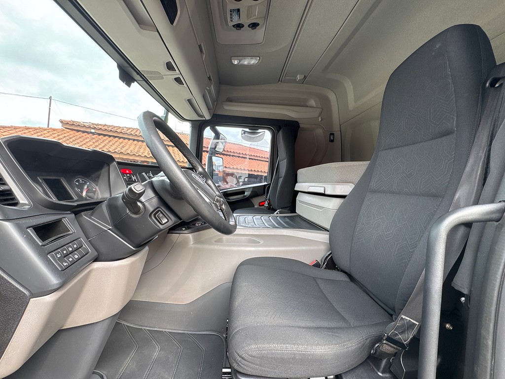 Caminhão SCANIA P360 Chassis ANO 2021 de Siqueira Caminhões em São Paulo