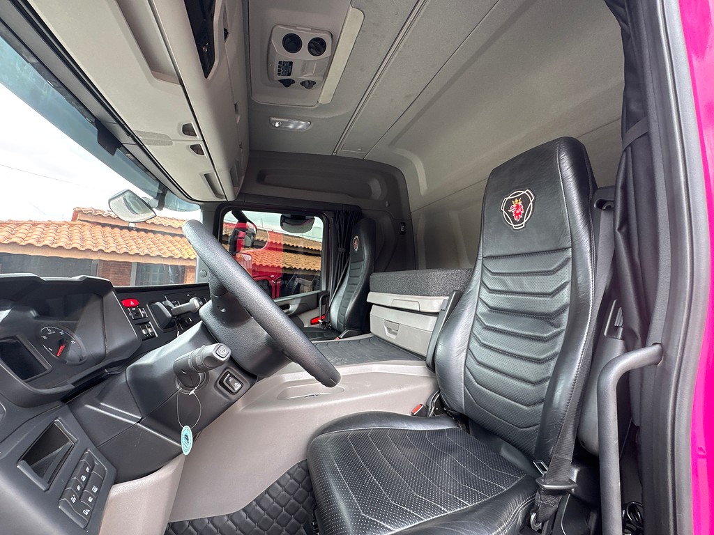 Caminhão SCANIA P360 Baú Sider ANO 2024 de Siqueira Caminhões em São Paulo