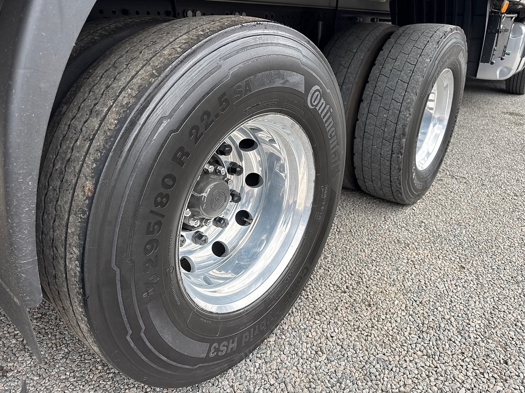 Caminhão SCANIA P360 Baú Sider ANO 2024 de Siqueira Caminhões em São Paulo