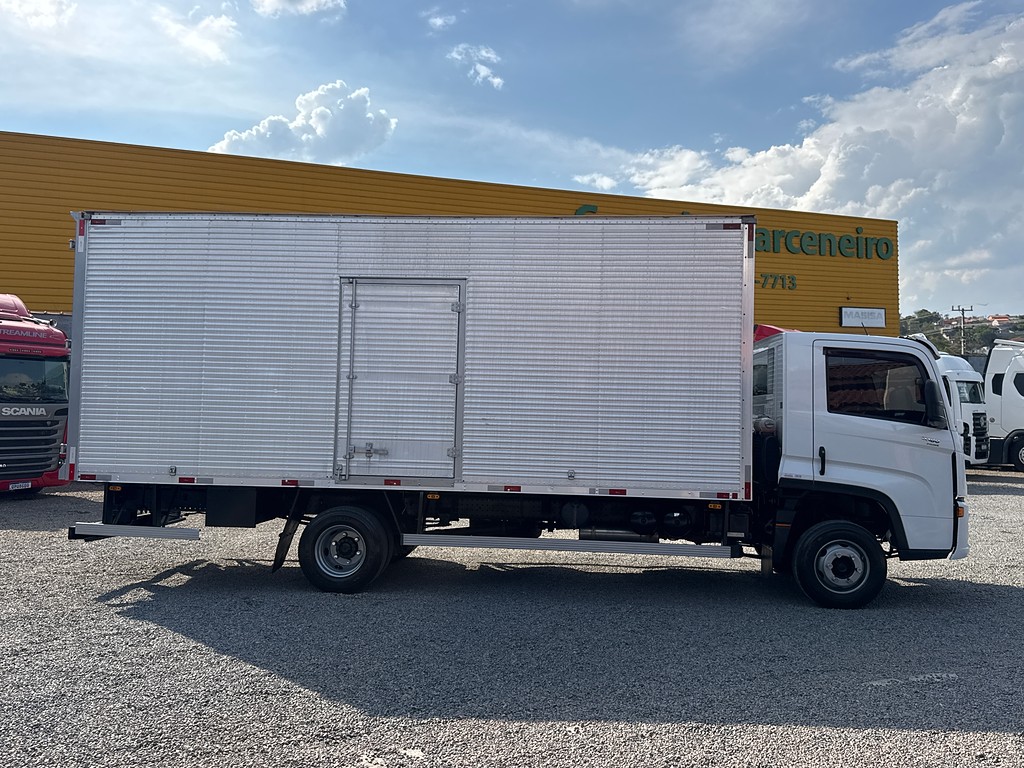 Caminhão VOLKSWAGEN VW 11180 Baú Furgão ANO 2022 de Siqueira Caminhões em São Paulo