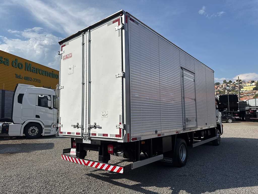 Caminhão VOLKSWAGEN VW 11180 Baú Furgão ANO 2022 de Siqueira Caminhões em São Paulo