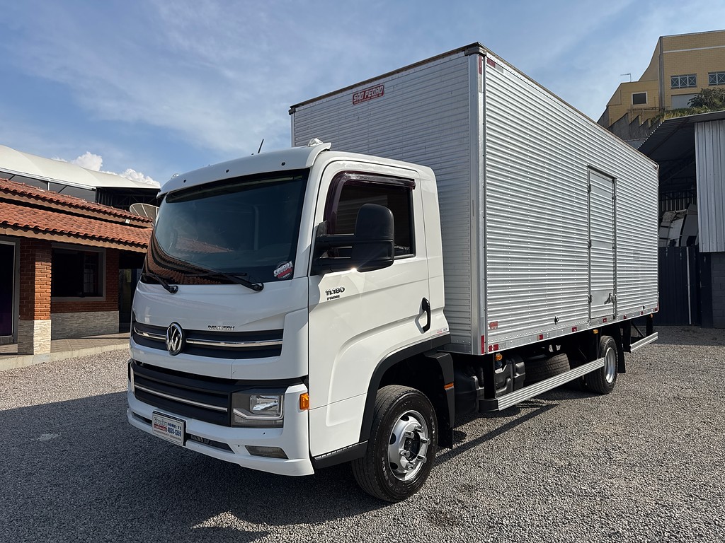Caminhão VOLKSWAGEN VW 11180 Baú Furgão ANO 2022 de Siqueira Caminhões em São Paulo