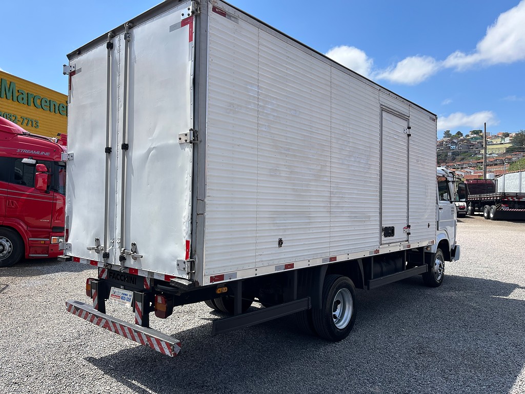 Caminhão VOLKSWAGEN VW 9150 Baú Furgão ANO 2009 de Siqueira Caminhões em São Paulo