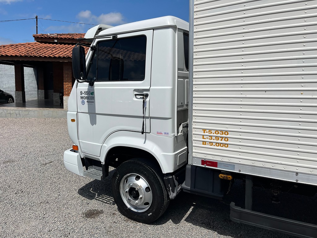 Caminhão VOLKSWAGEN VW 9150 Baú Furgão ANO 2009 de Siqueira Caminhões em São Paulo