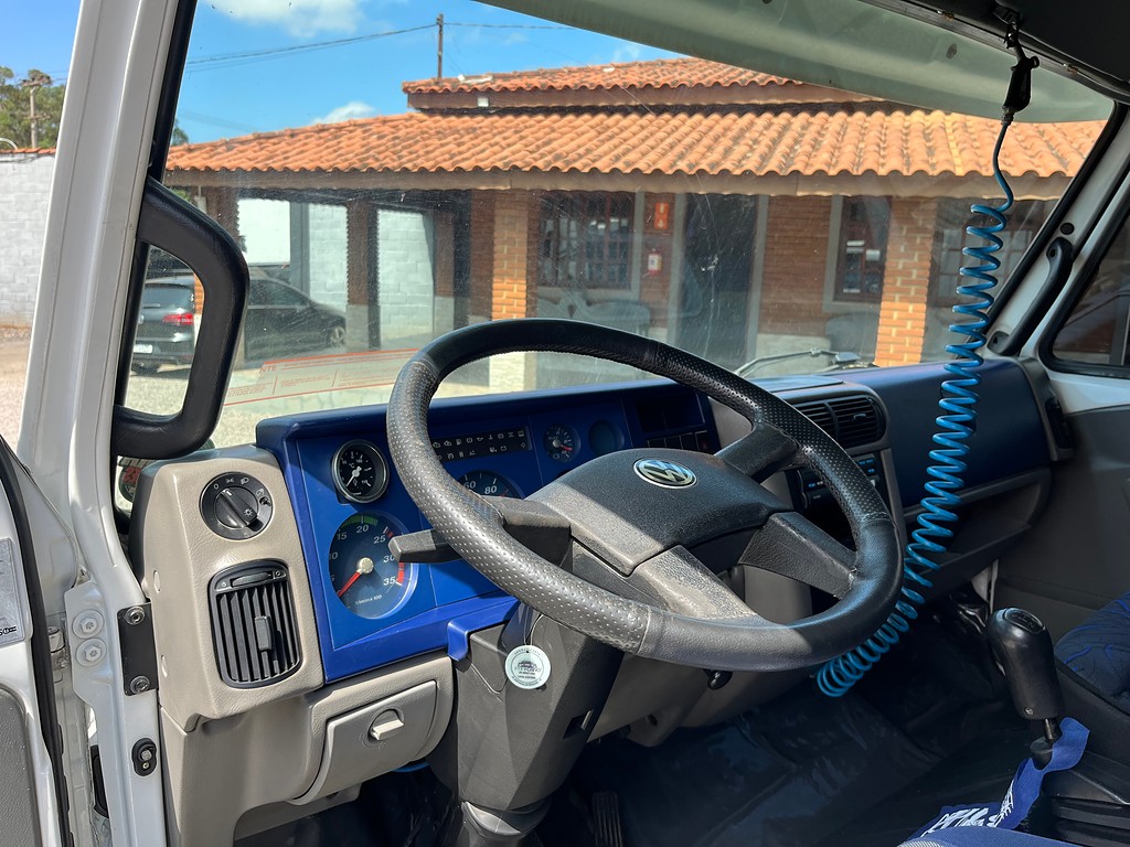 Caminhão VOLKSWAGEN VW 9150 Baú Furgão ANO 2009 de Siqueira Caminhões em São Paulo