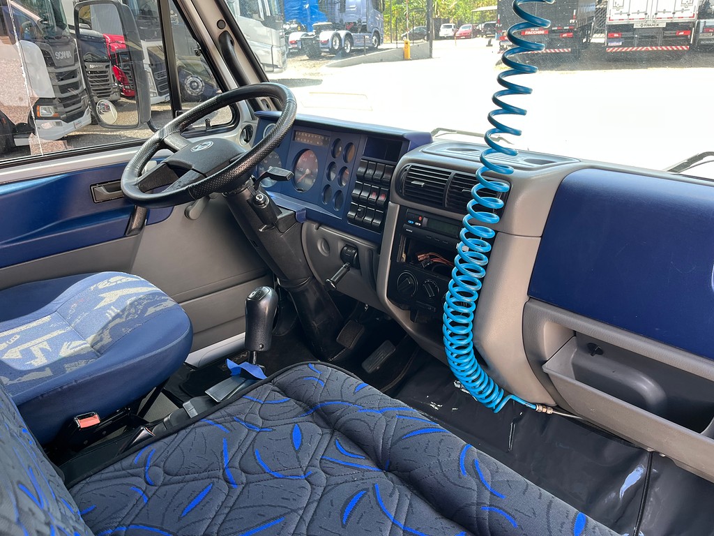 Caminhão VOLKSWAGEN VW 9150 Baú Furgão ANO 2009 de Siqueira Caminhões em São Paulo