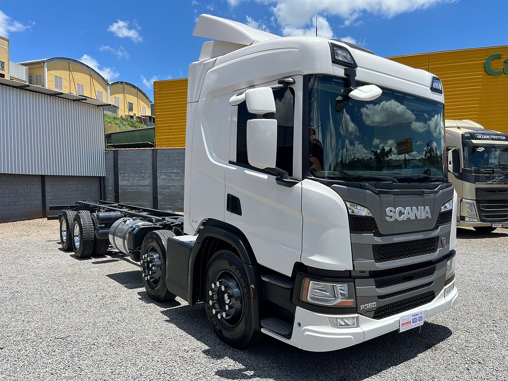Caminhão SCANIA P360 Chassis ANO 2021 de Siqueira Caminhões em São Paulo
