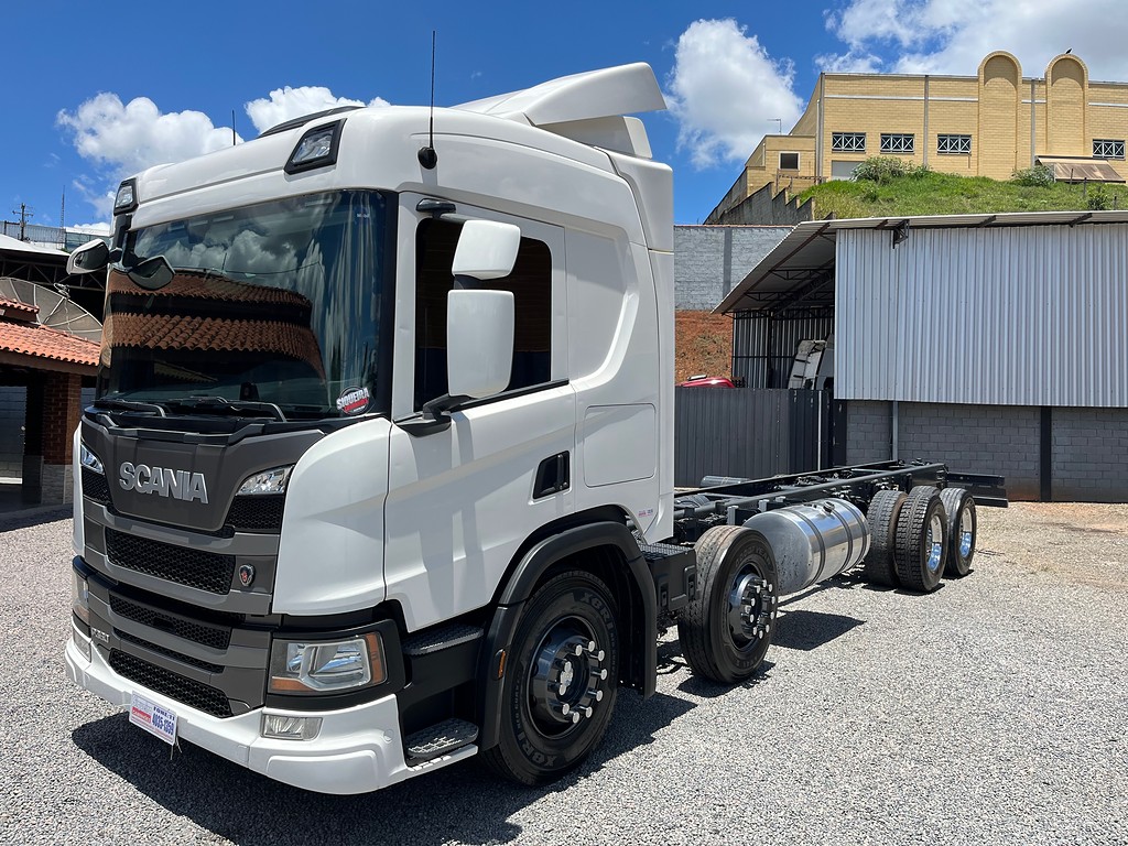 Caminhão SCANIA P360 Chassis ANO 2021 de Siqueira Caminhões em São Paulo