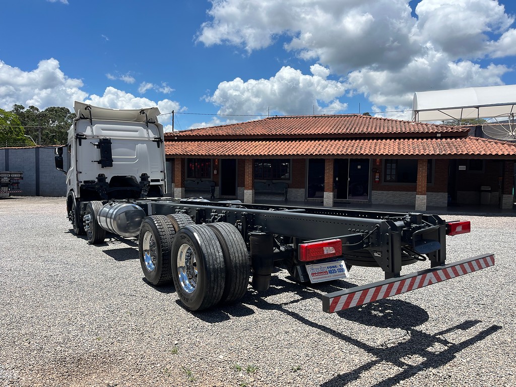 Caminhão SCANIA P360 Chassis ANO 2021 de Siqueira Caminhões em São Paulo