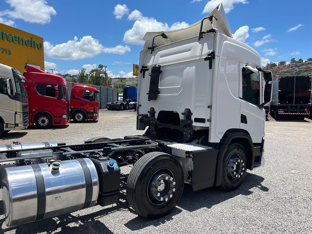 Caminhão SCANIA P360 Chassis ANO 2021 de Siqueira Caminhões em São Paulo