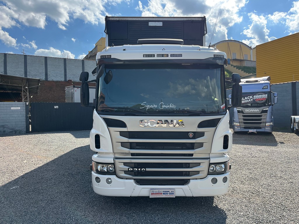 Caminhão SCANIA P310 Baú Furgão ANO 2014 de Siqueira Caminhões em São Paulo