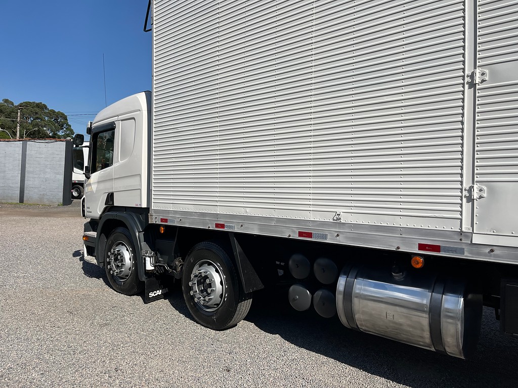 Caminhão SCANIA P310 Baú Furgão ANO 2014 de Siqueira Caminhões em São Paulo