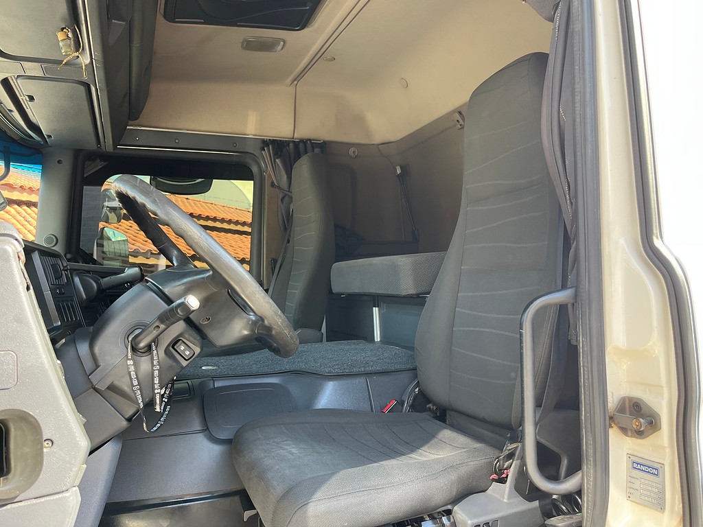 Caminhão SCANIA P310 Baú Furgão ANO 2014 de Siqueira Caminhões em São Paulo