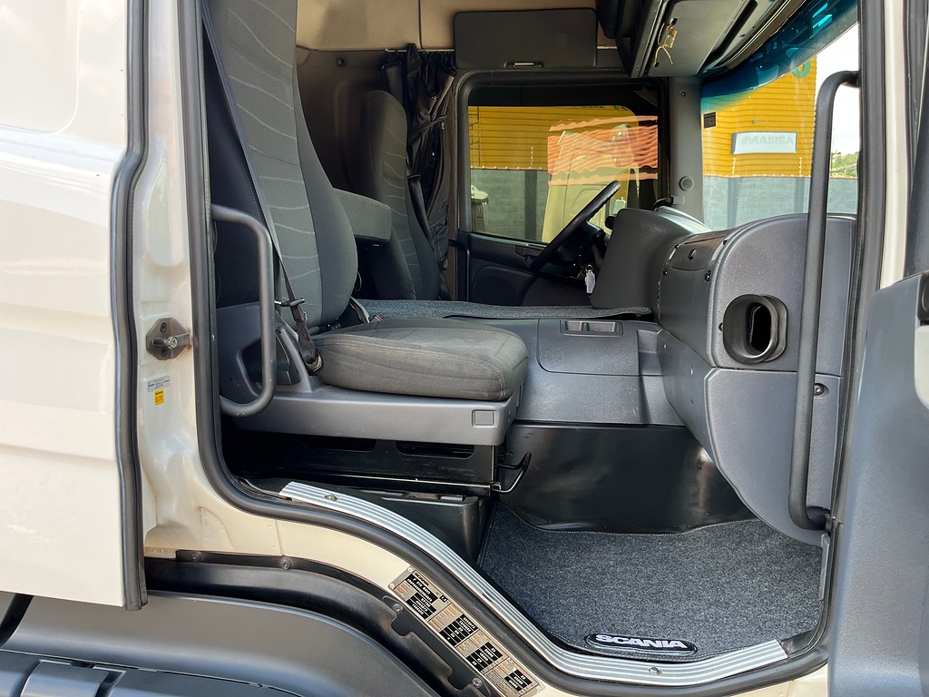 Caminhão SCANIA P310 Baú Furgão ANO 2014 de Siqueira Caminhões em São Paulo