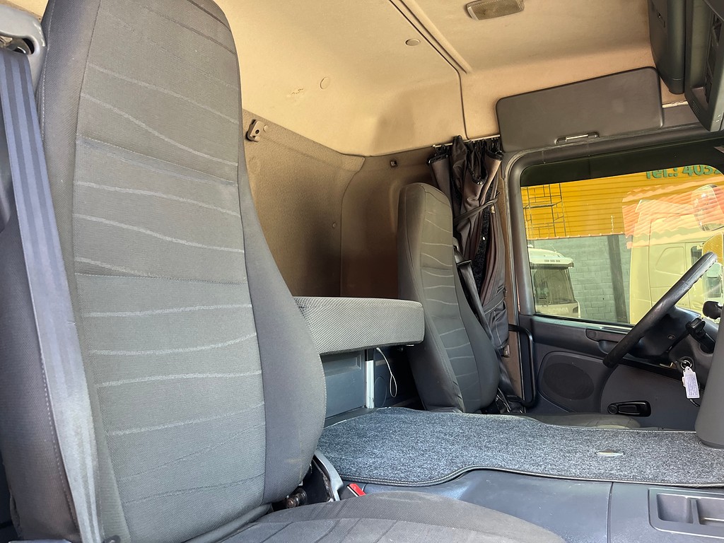 Caminhão SCANIA P310 Baú Furgão ANO 2014 de Siqueira Caminhões em São Paulo