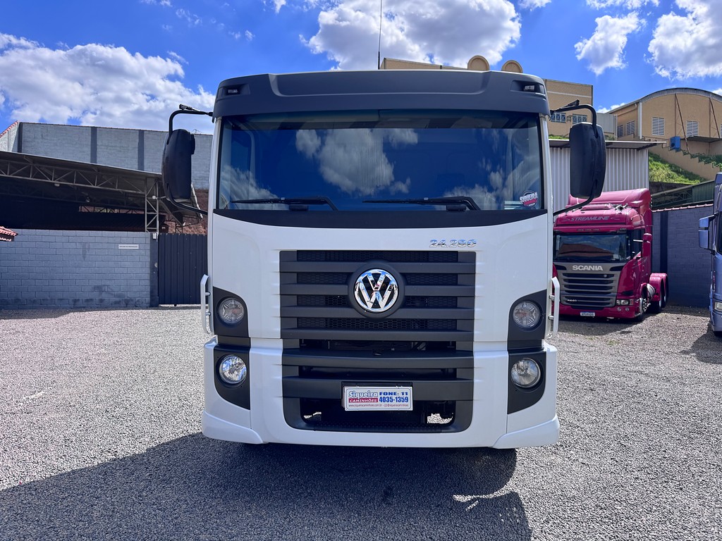 Caminhão VOLKSWAGEN VW 24280 Chassis ANO 2023 de Siqueira Caminhões em São Paulo