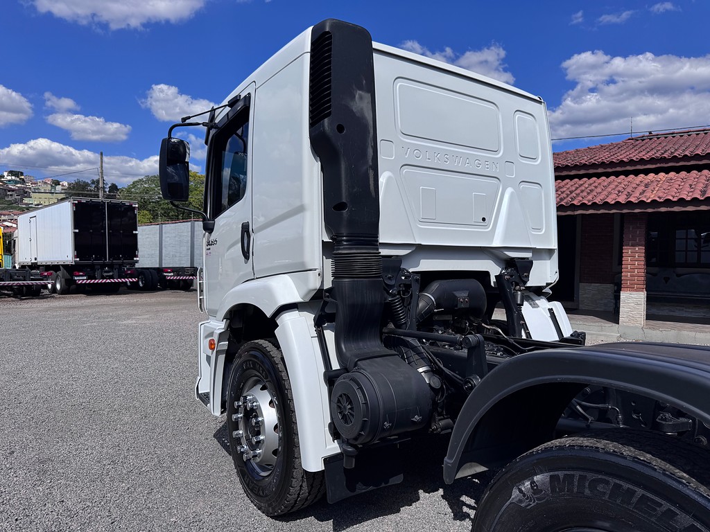 Caminhão VOLKSWAGEN VW 24280 Chassis ANO 2023 de Siqueira Caminhões em São Paulo