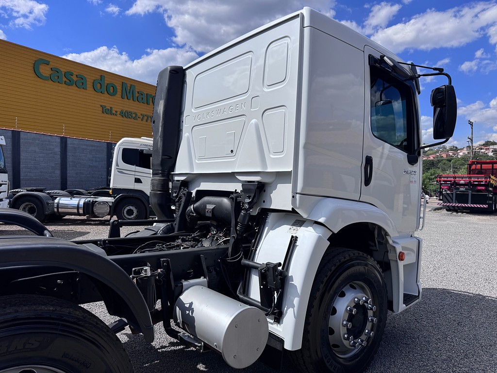 Caminhão VOLKSWAGEN VW 24280 Chassis ANO 2023 de Siqueira Caminhões em São Paulo