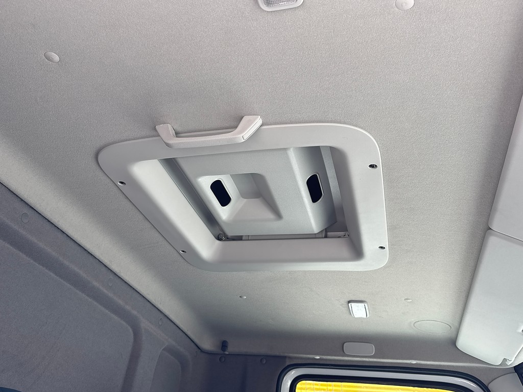 Caminhão VOLKSWAGEN VW 17230 Baú Furgão ANO 2023 de Siqueira Caminhões em São Paulo