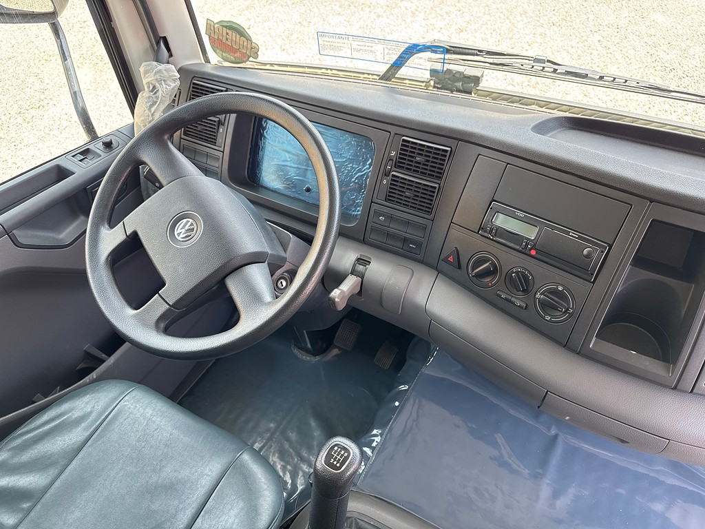 Caminhão VOLKSWAGEN VW 17230 Baú Furgão ANO 2023 de Siqueira Caminhões em São Paulo