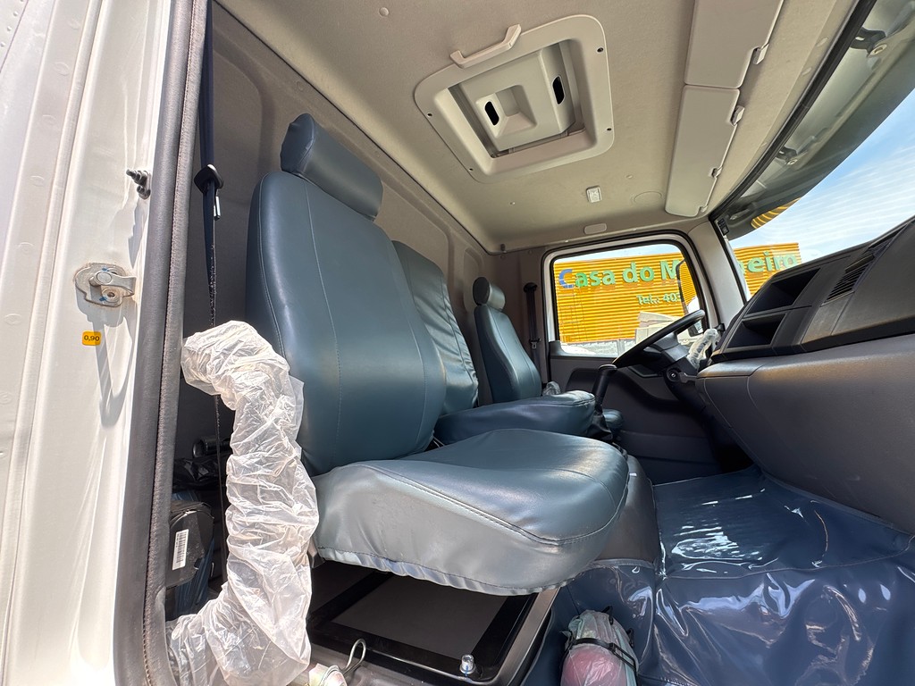 Caminhão VOLKSWAGEN VW 17230 Baú Furgão ANO 2023 de Siqueira Caminhões em São Paulo