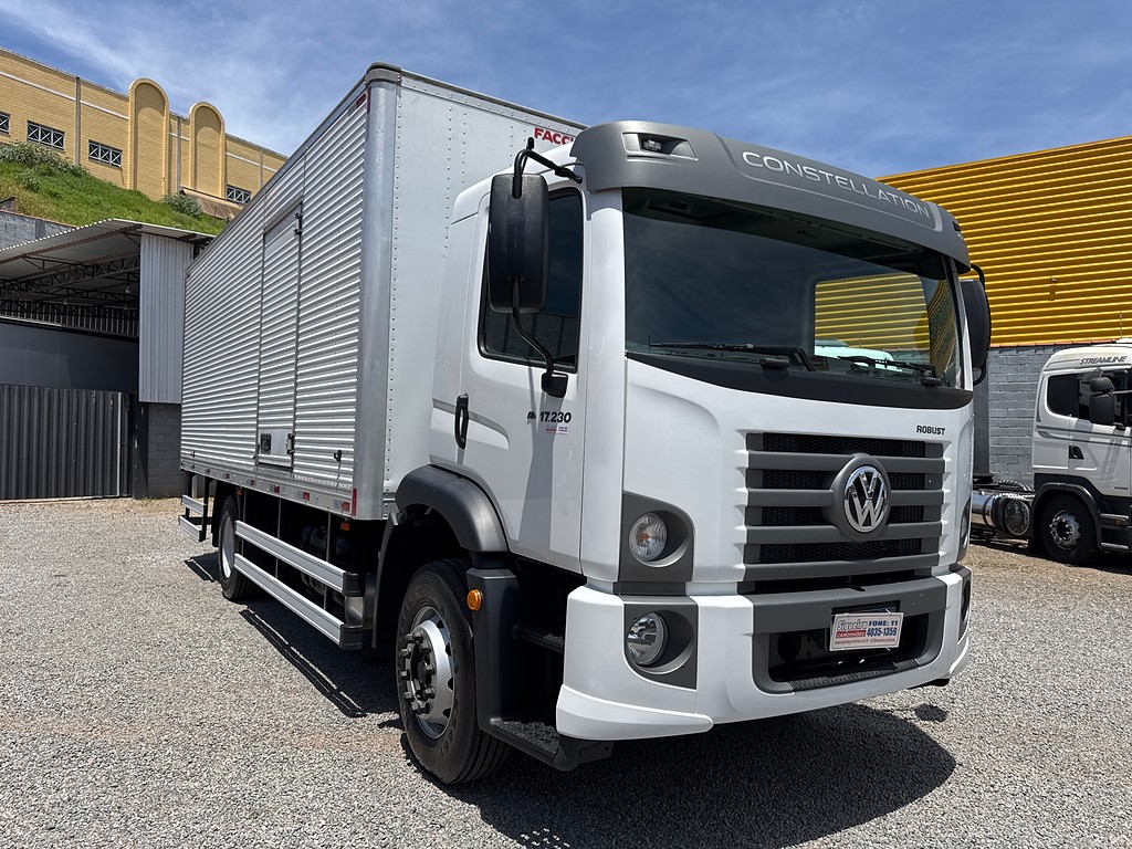Caminhão VOLKSWAGEN VW 17230 Baú Furgão ANO 2023 de Siqueira Caminhões em São Paulo