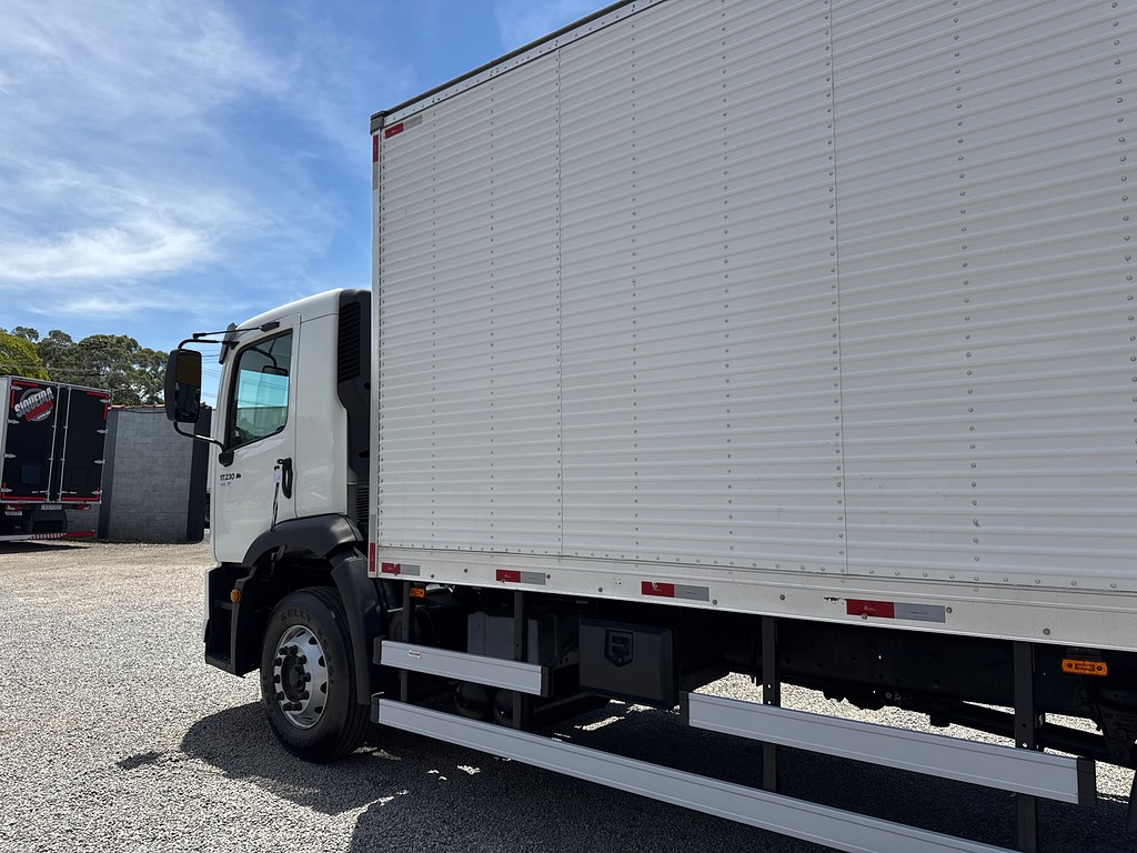 Caminhão VOLKSWAGEN VW 17230 Baú Furgão ANO 2023 de Siqueira Caminhões em São Paulo