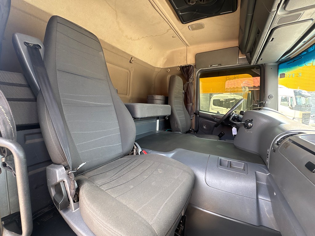 Caminhão SCANIA P310 Baú Furgão ANO 2014 de Siqueira Caminhões em São Paulo