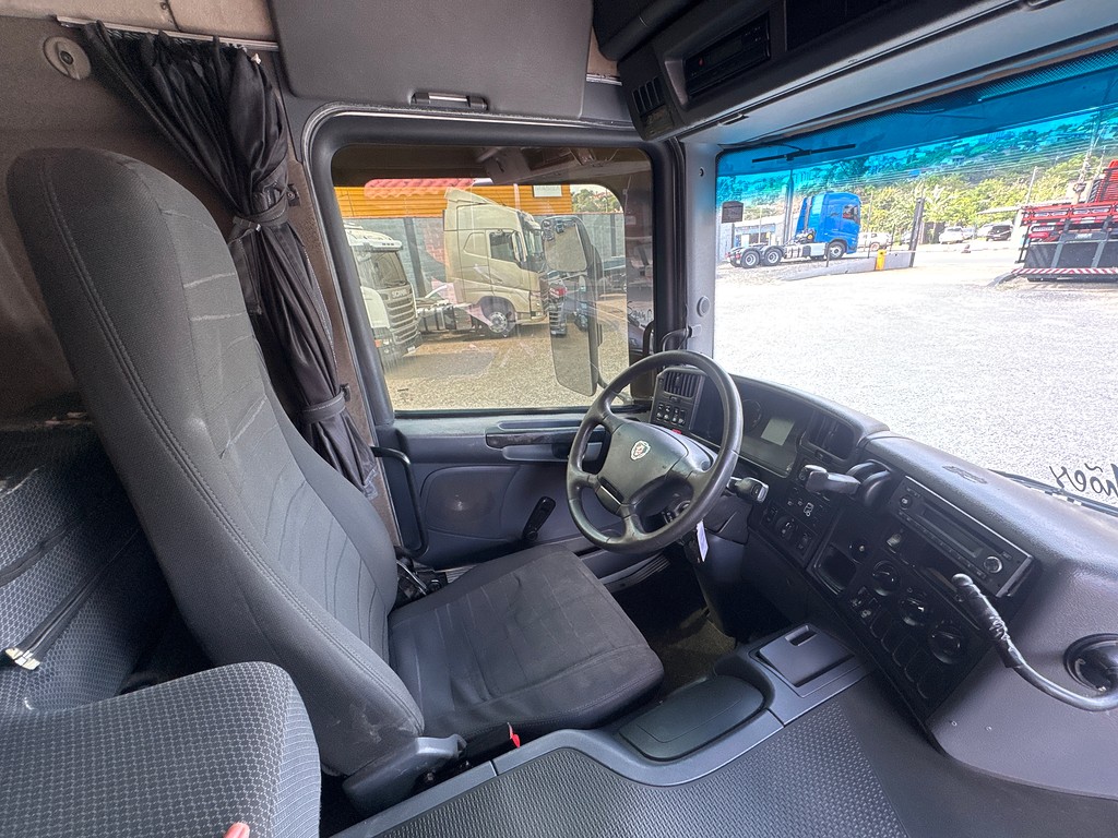 Caminhão SCANIA P310 Baú Furgão ANO 2014 de Siqueira Caminhões em São Paulo