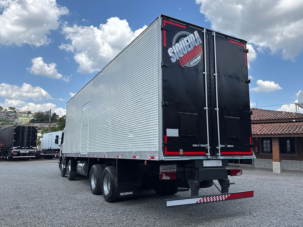 Caminhão SCANIA P310 Baú Furgão ANO 2014 de Siqueira Caminhões em São Paulo