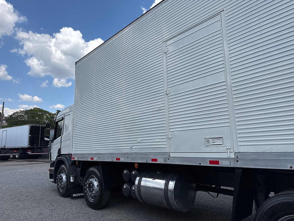 Caminhão SCANIA P310 Baú Furgão ANO 2014 de Siqueira Caminhões em São Paulo