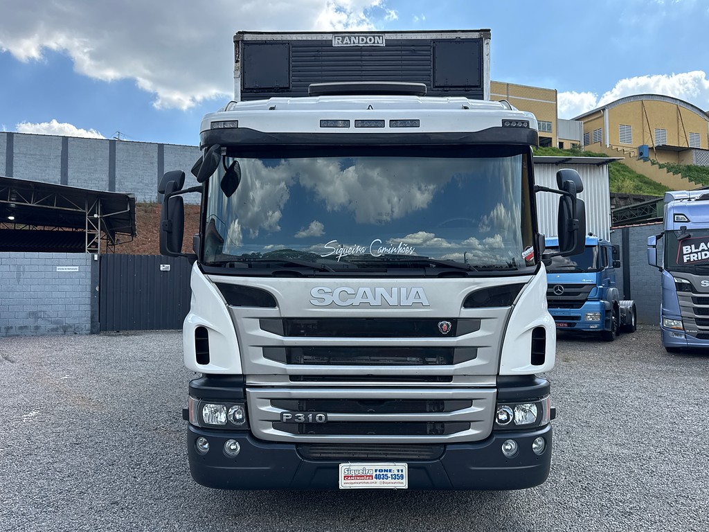 Caminhão SCANIA P310 Baú Furgão ANO 2014 de Siqueira Caminhões em São Paulo