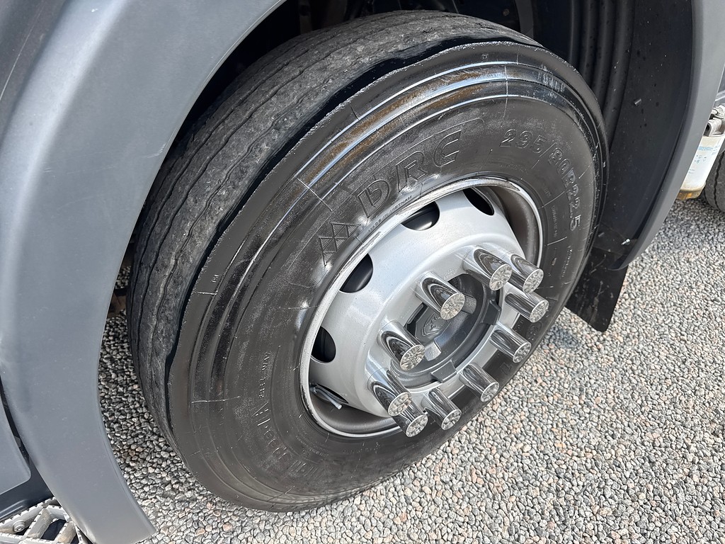 Caminhão SCANIA P310 Baú Furgão ANO 2014 de Siqueira Caminhões em São Paulo