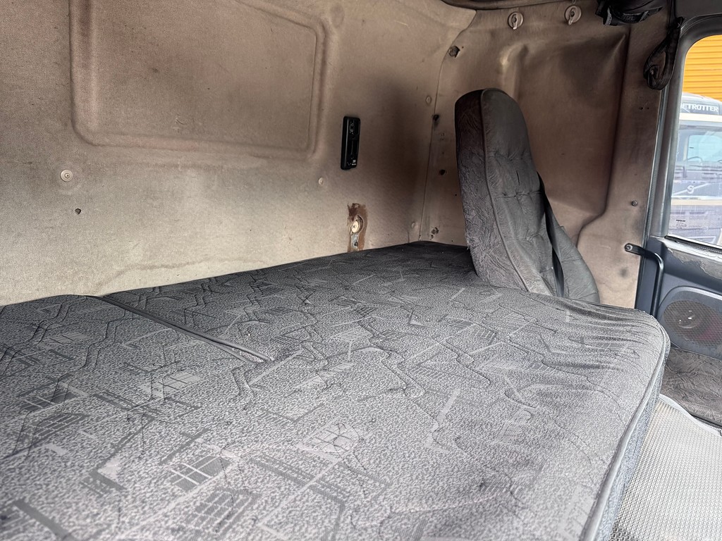 Caminhão SCANIA P340 Cavalo Mecânico ANO 2009 de Siqueira Caminhões em São Paulo