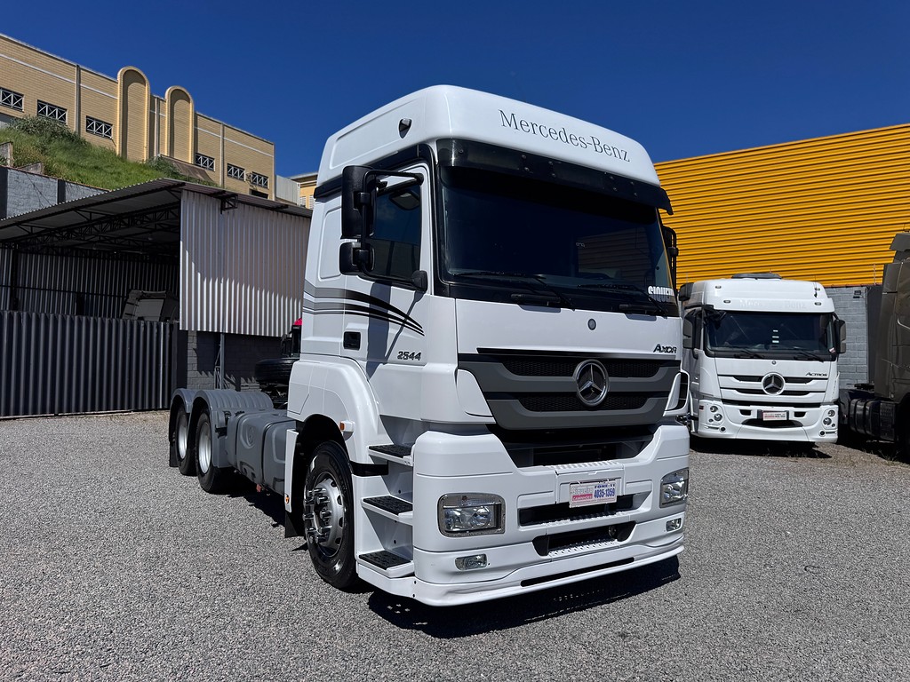 Caminhão MERCEDES BENZ MB 2544 Cavalo Mecânico ANO 2019 de Siqueira Caminhões em São Paulo