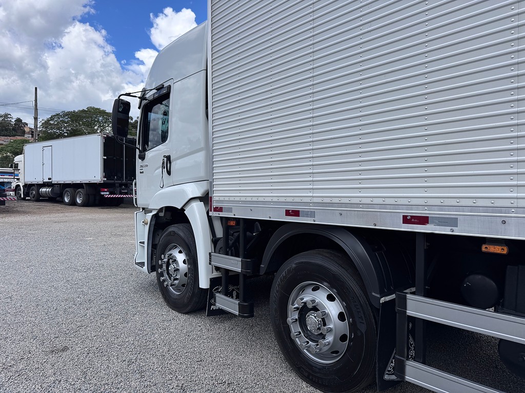 Caminhão VOLKSWAGEN VW 30330 Baú Furgão ANO 2022 de Siqueira Caminhões em São Paulo