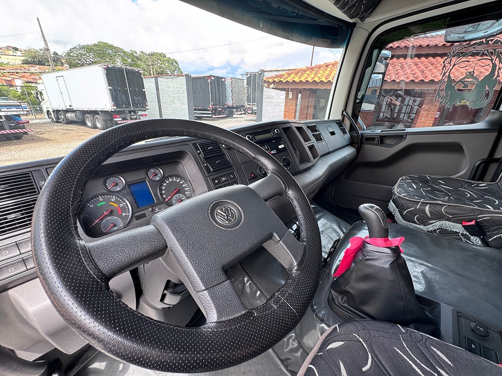 Caminhão VOLKSWAGEN VW 30330 Baú Furgão ANO 2022 de Siqueira Caminhões em São Paulo