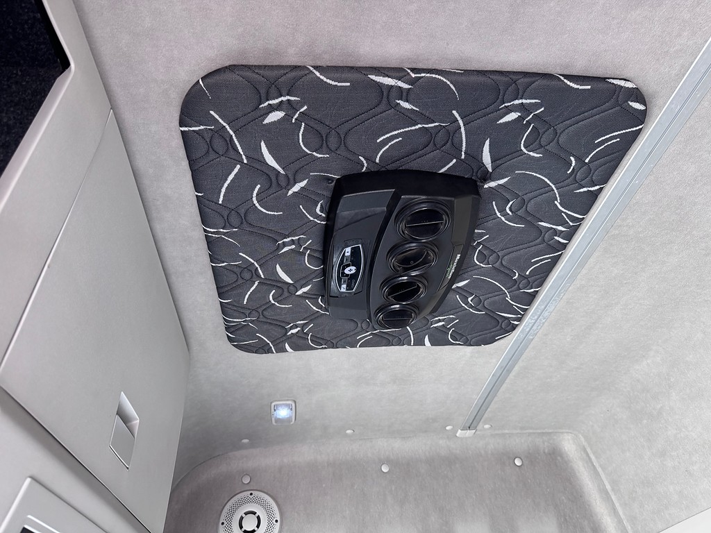 Caminhão VOLKSWAGEN VW 30330 Baú Furgão ANO 2022 de Siqueira Caminhões em São Paulo