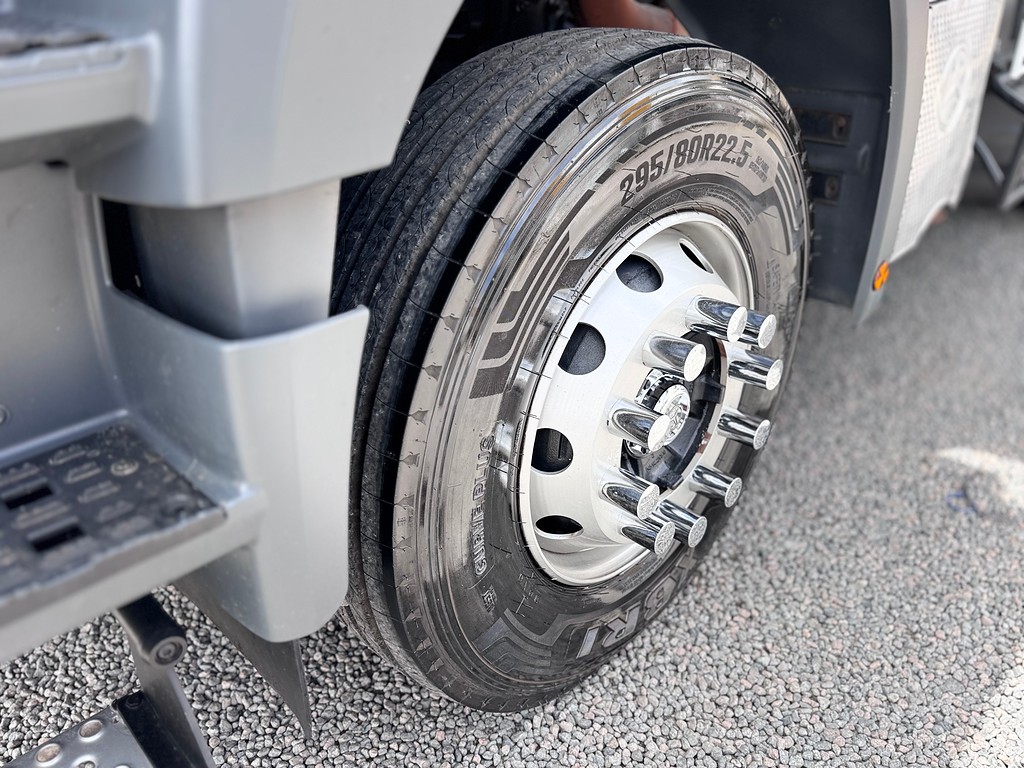 Caminhão MERCEDES BENZ MB 3344 Caçamba Basculante ANO 2017 de Siqueira Caminhões em São Paulo